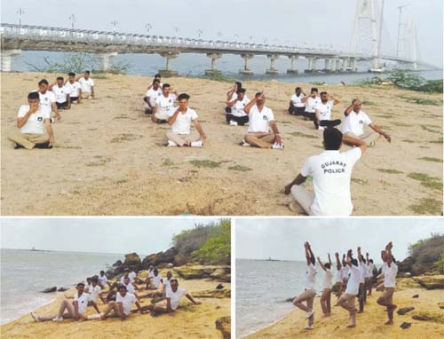 Aajkaal Daily (Desh Pardesh Ni Aajkaal)