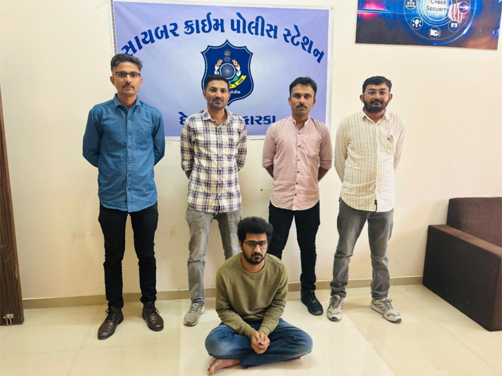 Aajkaal Daily (Desh Pardesh Ni Aajkaal)