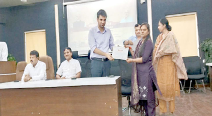 Aajkaal Daily (Desh Pardesh Ni Aajkaal)