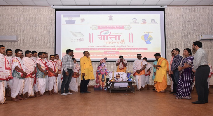 Aajkaal Daily (Desh Pardesh Ni Aajkaal)