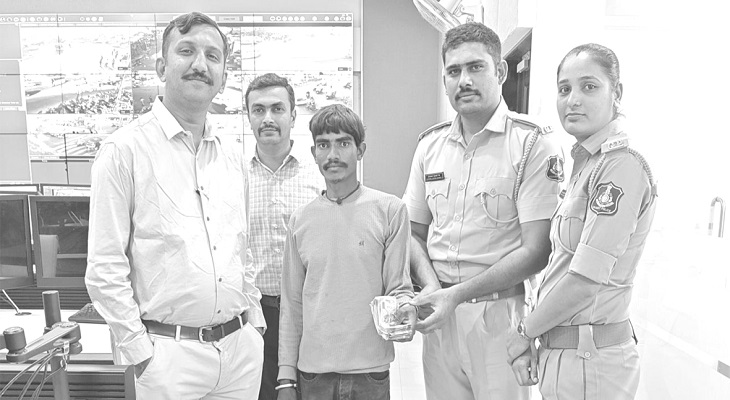 Aajkaal Daily (Desh Pardesh Ni Aajkaal)