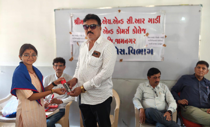 Aajkaal Daily (Desh Pardesh Ni Aajkaal)
