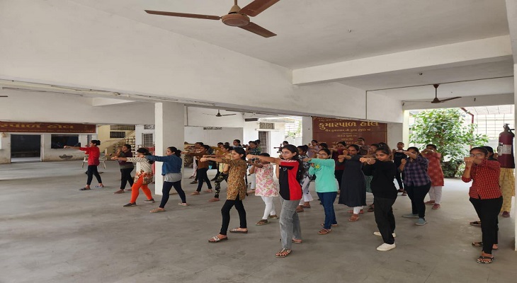 Aajkaal Daily (Desh Pardesh Ni Aajkaal)