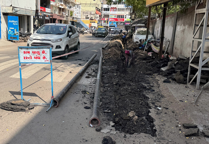 Aajkaal Daily (Desh Pardesh Ni Aajkaal)