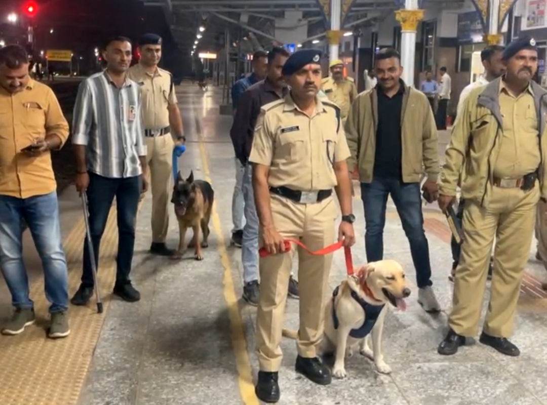 Aajkaal Daily (Desh Pardesh Ni Aajkaal)