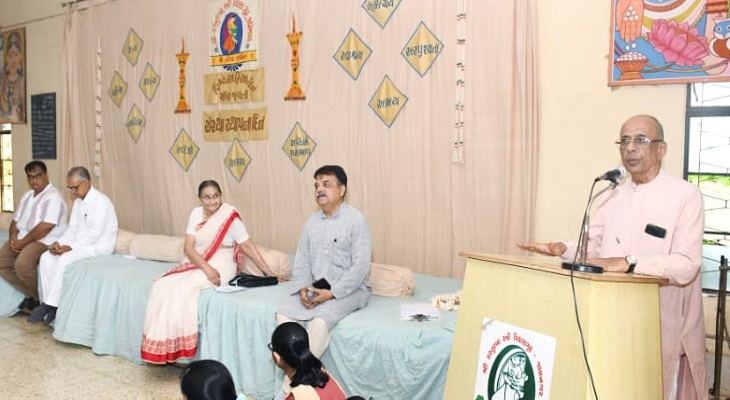 Aajkaal Daily (Desh Pardesh Ni Aajkaal)