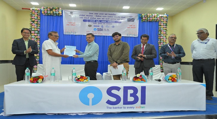 Aajkaal Daily (Desh Pardesh Ni Aajkaal)