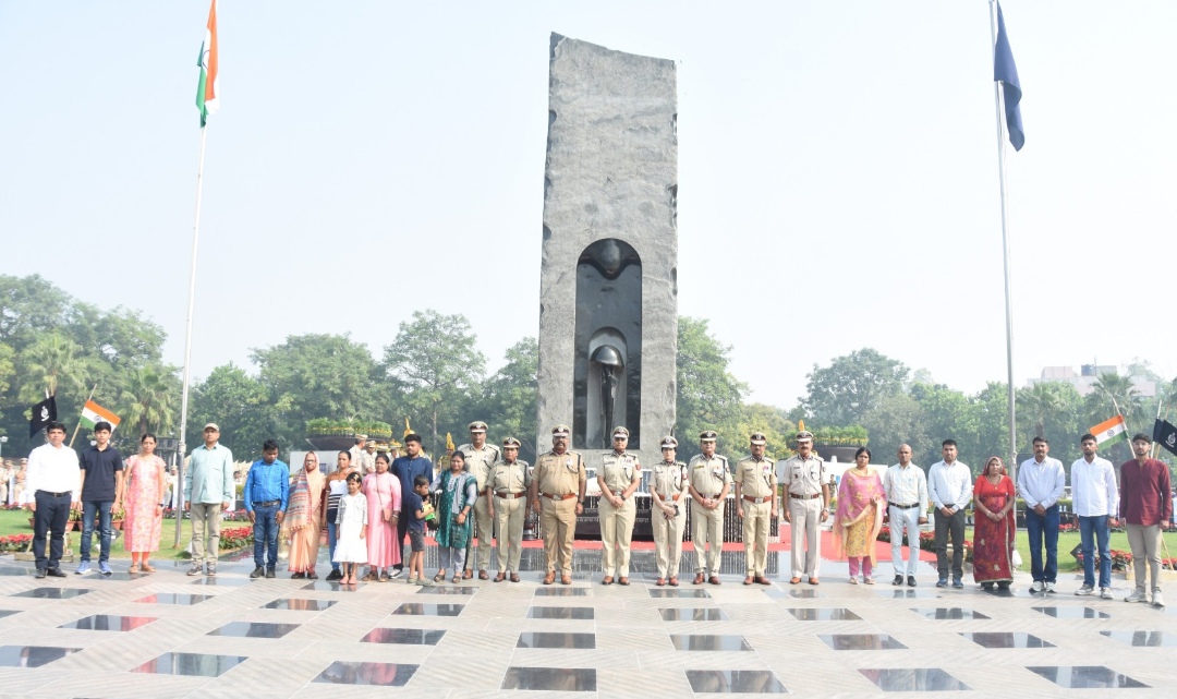 Aajkaal Daily (Desh Pardesh Ni Aajkaal)