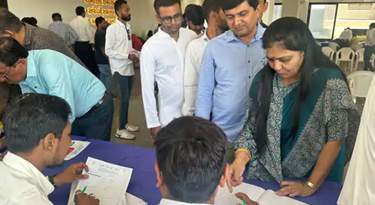 Aajkaal Daily (Desh Pardesh Ni Aajkaal)