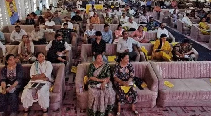 Aajkaal Daily (Desh Pardesh Ni Aajkaal)