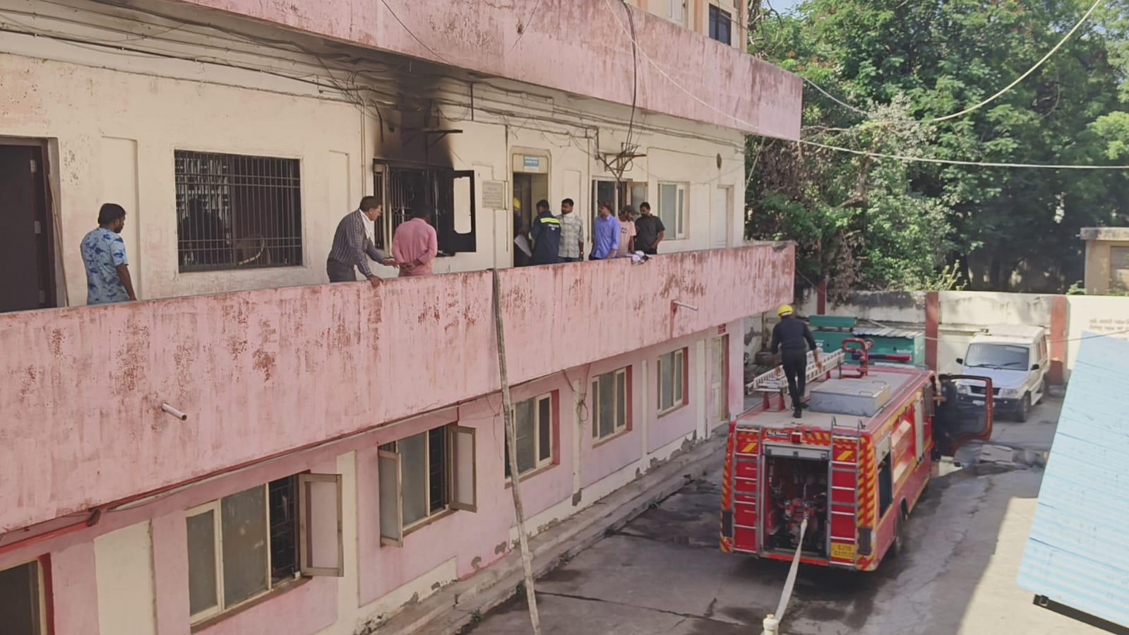 Aajkaal Daily (Desh Pardesh Ni Aajkaal)