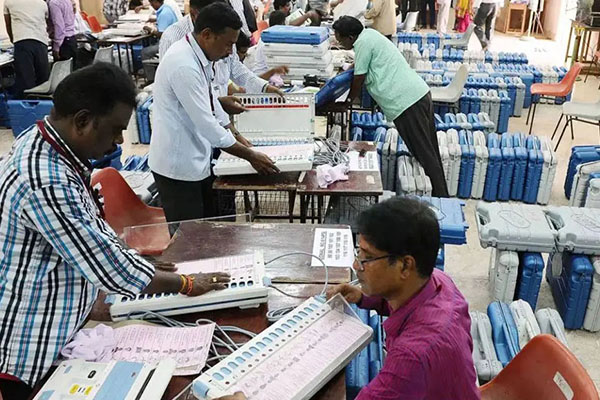 Aajkaal Daily (Desh Pardesh Ni Aajkaal)