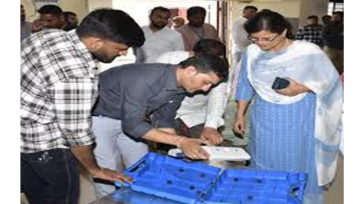 Aajkaal Daily (Desh Pardesh Ni Aajkaal)