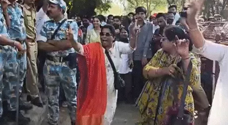 Aajkaal Daily (Desh Pardesh Ni Aajkaal)