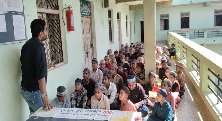 Aajkaal Daily (Desh Pardesh Ni Aajkaal)