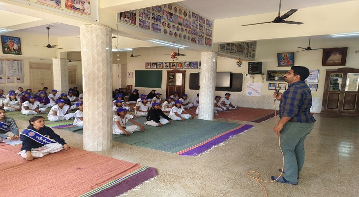 Aajkaal Daily (Desh Pardesh Ni Aajkaal)