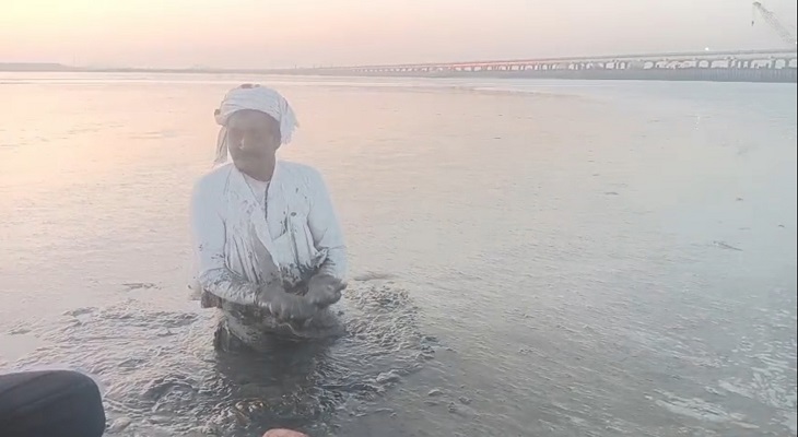 Aajkaal Daily (Desh Pardesh Ni Aajkaal)