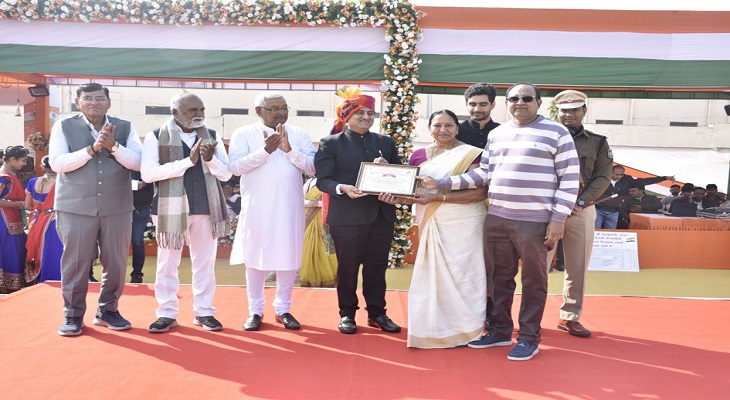 Aajkaal Daily (Desh Pardesh Ni Aajkaal)