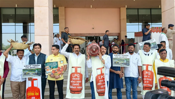 Aajkaal Daily (Desh Pardesh Ni Aajkaal)