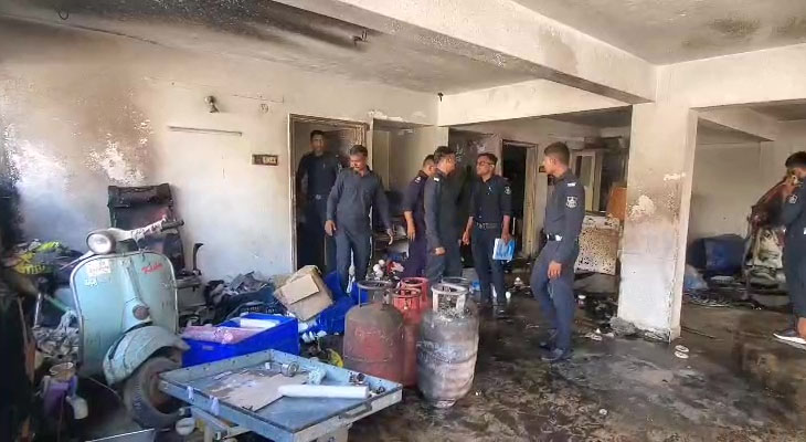 Aajkaal Daily (Desh Pardesh Ni Aajkaal)