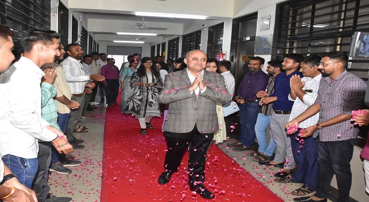 Aajkaal Daily (Desh Pardesh Ni Aajkaal)