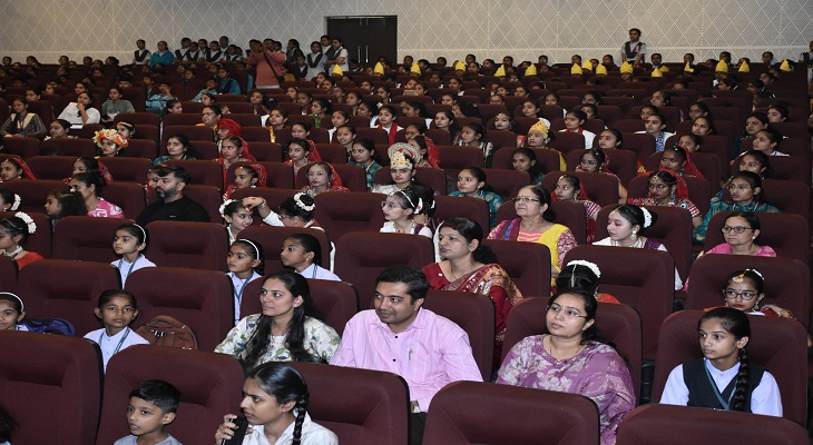 Aajkaal Daily (Desh Pardesh Ni Aajkaal)