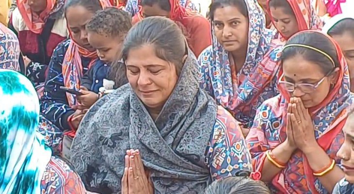 Aajkaal Daily (Desh Pardesh Ni Aajkaal)