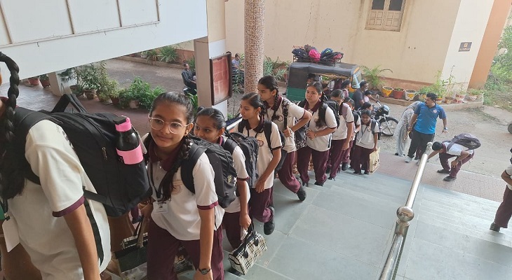 Aajkaal Daily (Desh Pardesh Ni Aajkaal)