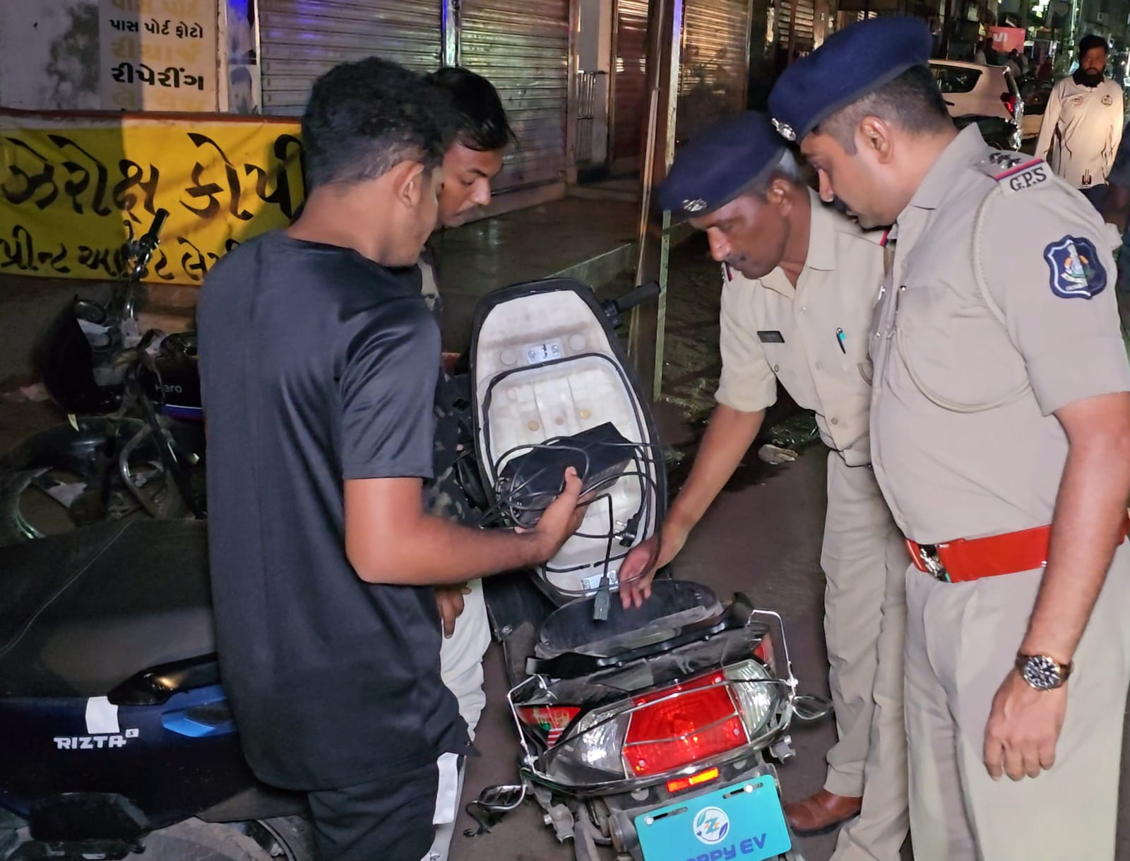 Aajkaal Daily (Desh Pardesh Ni Aajkaal)