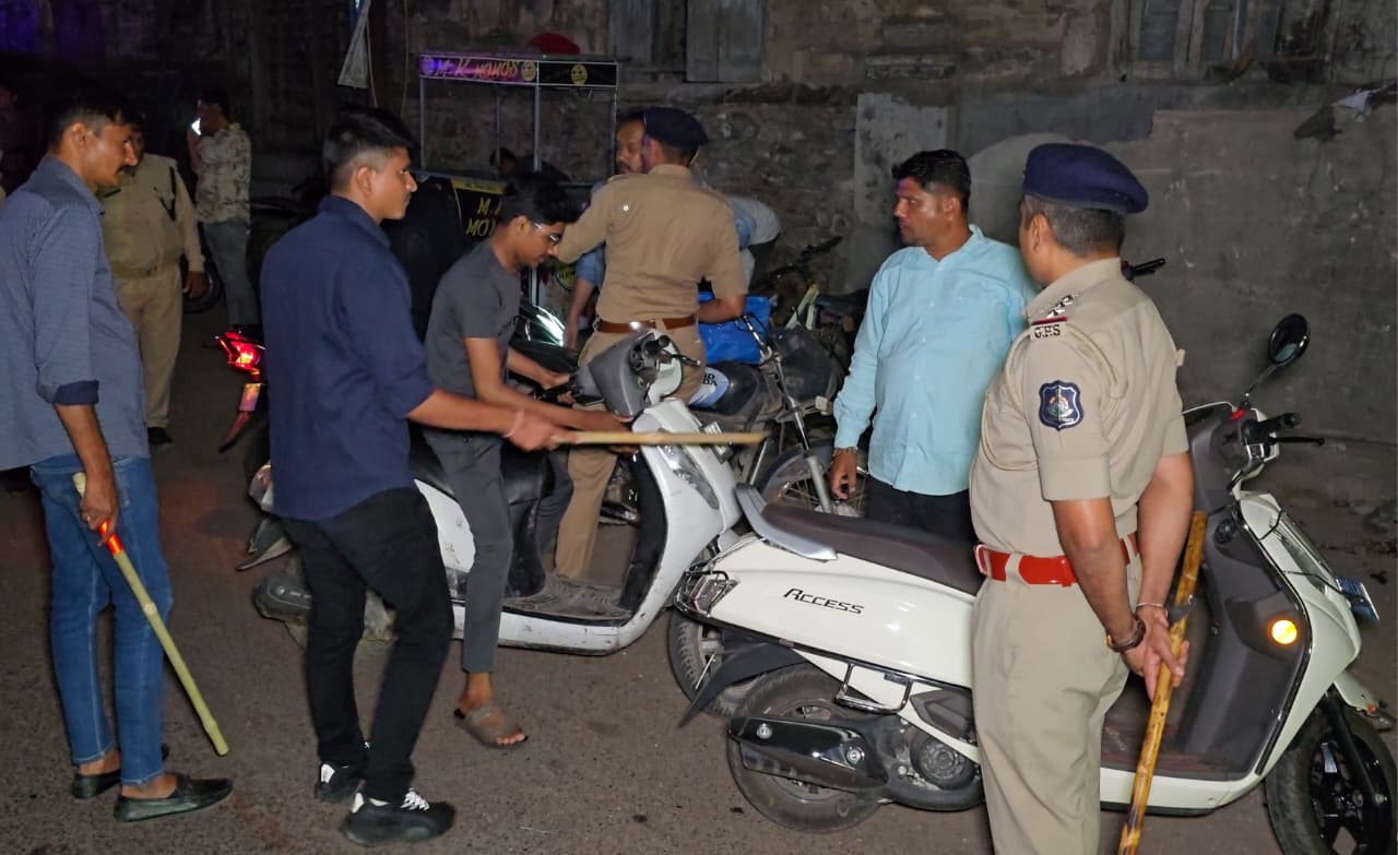 Aajkaal Daily (Desh Pardesh Ni Aajkaal)