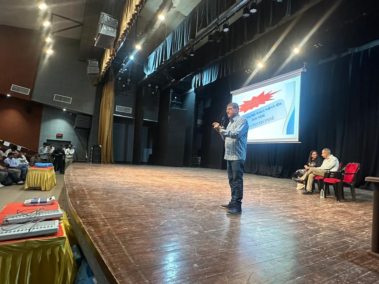 Aajkaal Daily (Desh Pardesh Ni Aajkaal)