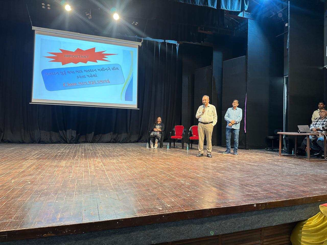 Aajkaal Daily (Desh Pardesh Ni Aajkaal)