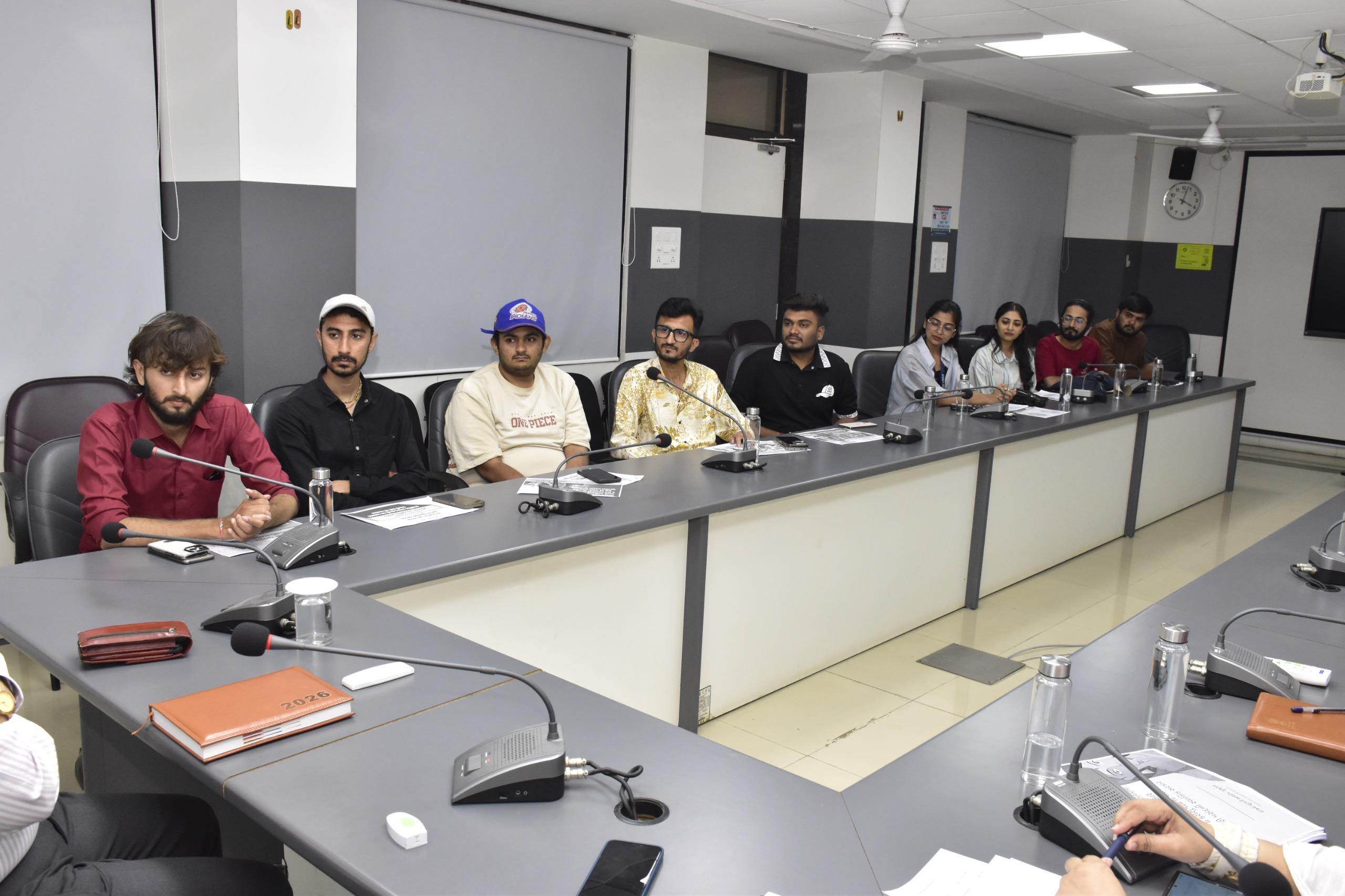 Aajkaal Daily (Desh Pardesh Ni Aajkaal)