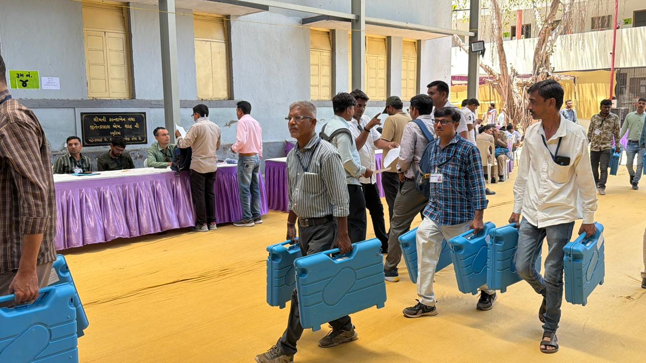 Aajkaal Daily (Desh Pardesh Ni Aajkaal)