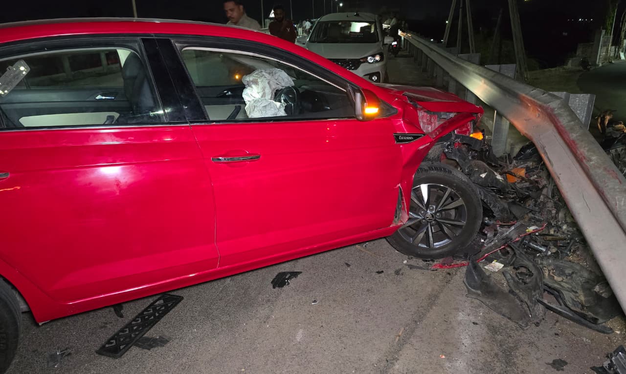 Aajkaal Daily (Desh Pardesh Ni Aajkaal)