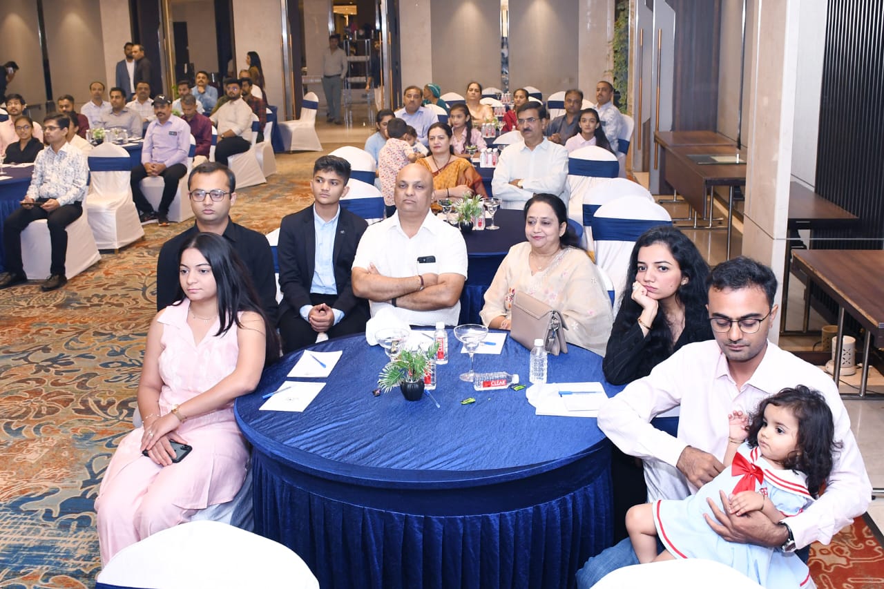 Aajkaal Daily (Desh Pardesh Ni Aajkaal)
