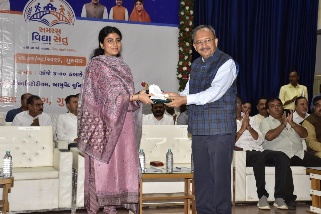 Aajkaal Daily (Desh Pardesh Ni Aajkaal)