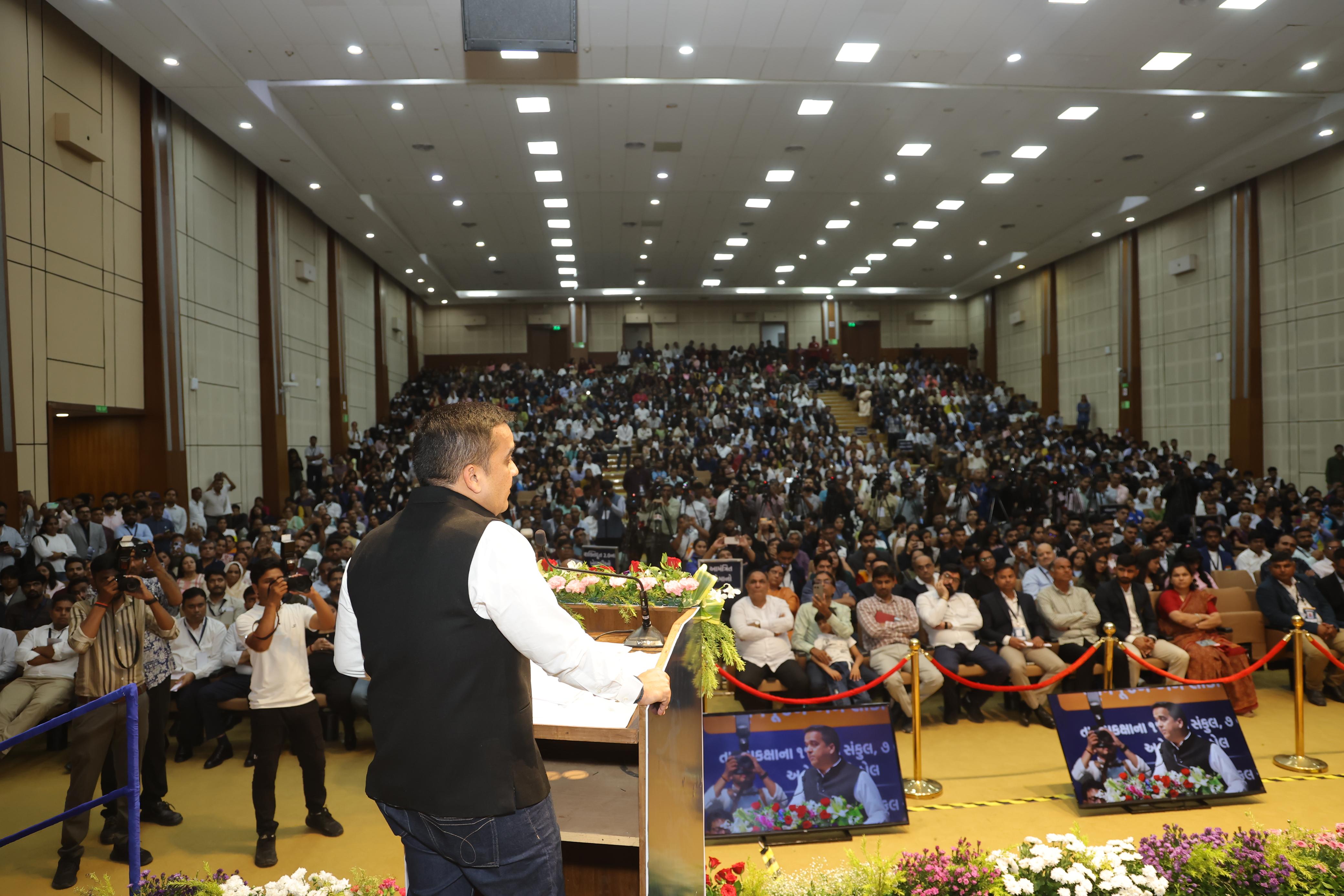 Aajkaal Daily (Desh Pardesh Ni Aajkaal)