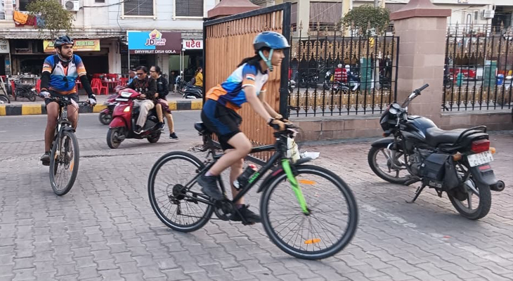 Aajkaal Daily (Desh Pardesh Ni Aajkaal)