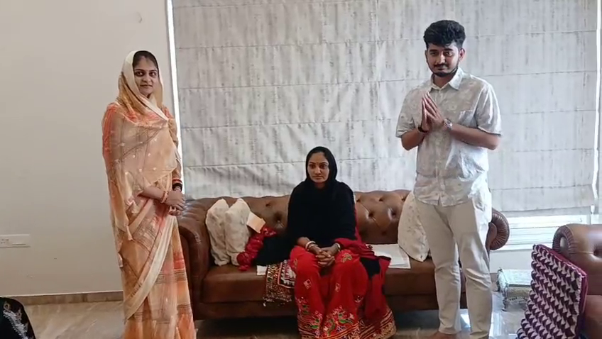 Aajkaal Daily (Desh Pardesh Ni Aajkaal)