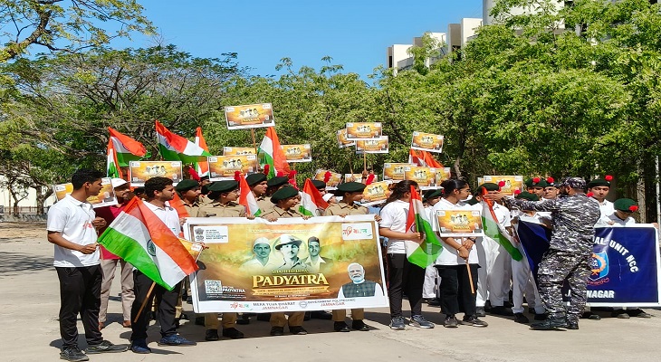 Aajkaal Daily (Desh Pardesh Ni Aajkaal)