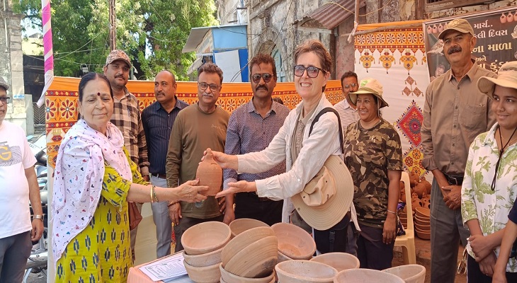 Aajkaal Daily (Desh Pardesh Ni Aajkaal)