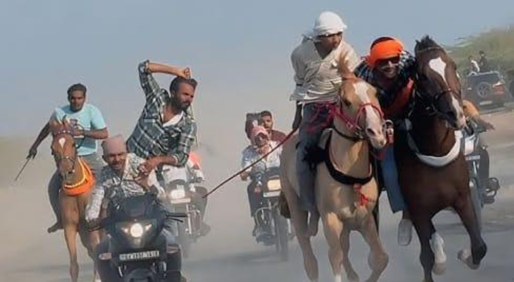 Aajkaal Daily (Desh Pardesh Ni Aajkaal)