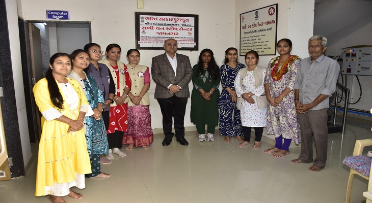 Aajkaal Daily (Desh Pardesh Ni Aajkaal)