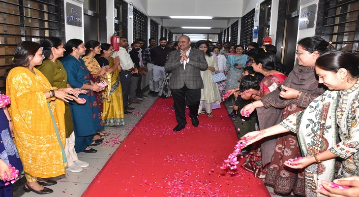 Aajkaal Daily (Desh Pardesh Ni Aajkaal)