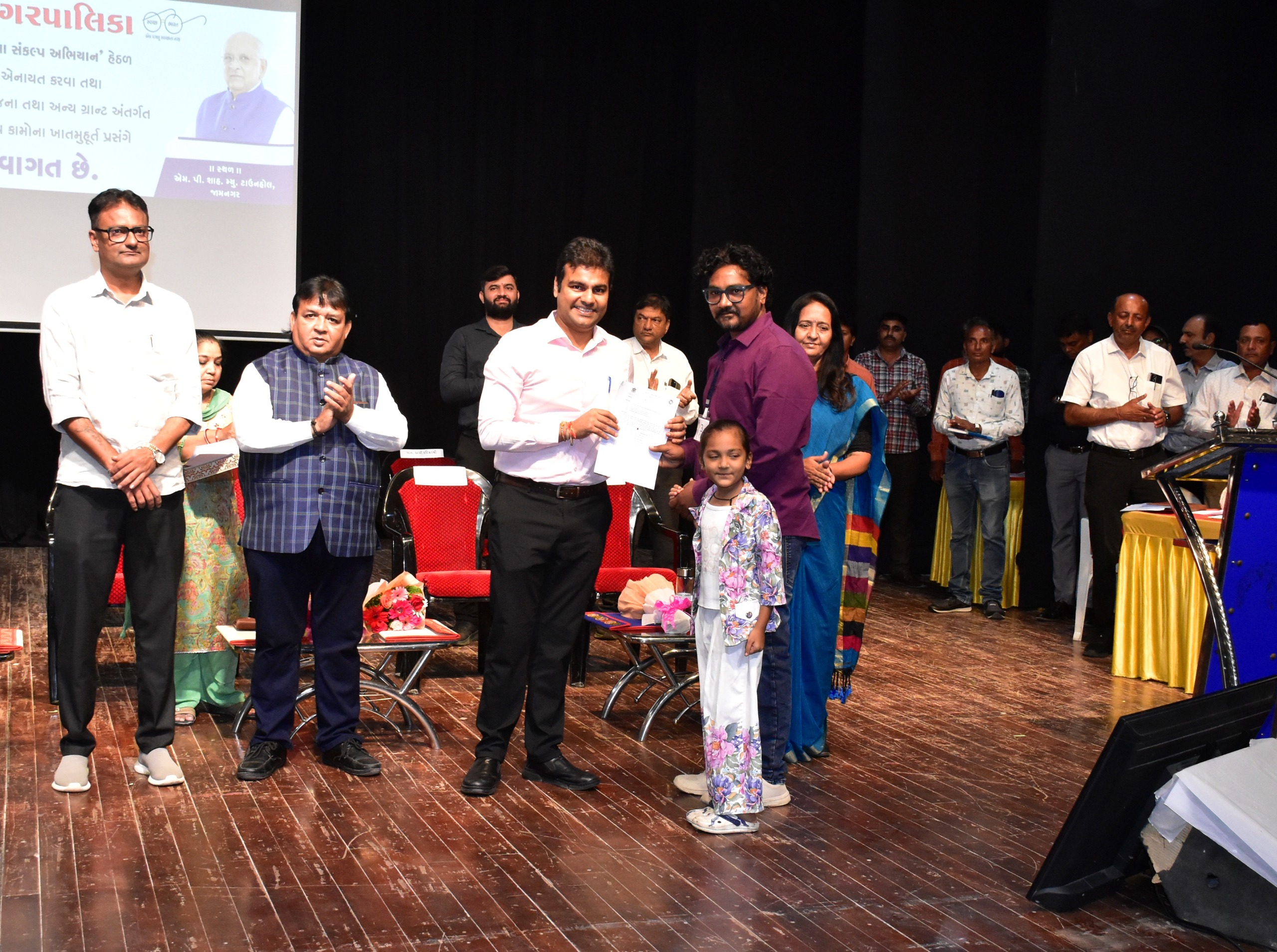 Aajkaal Daily (Desh Pardesh Ni Aajkaal)