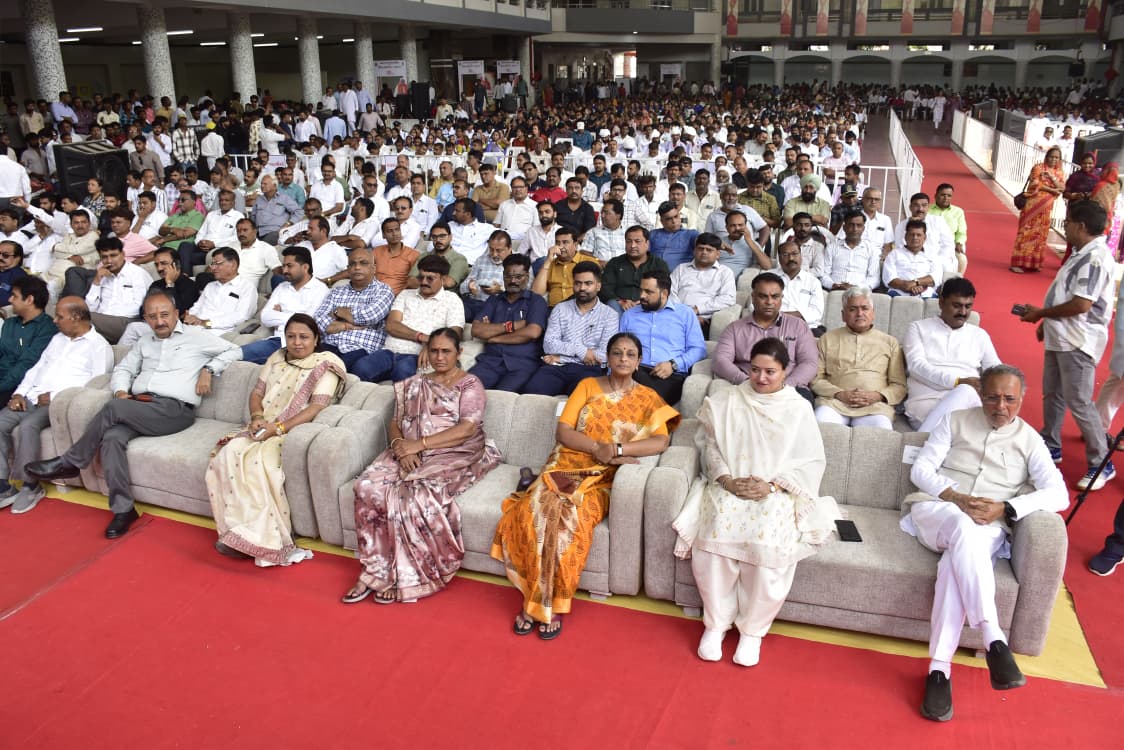 Aajkaal Daily (Desh Pardesh Ni Aajkaal)