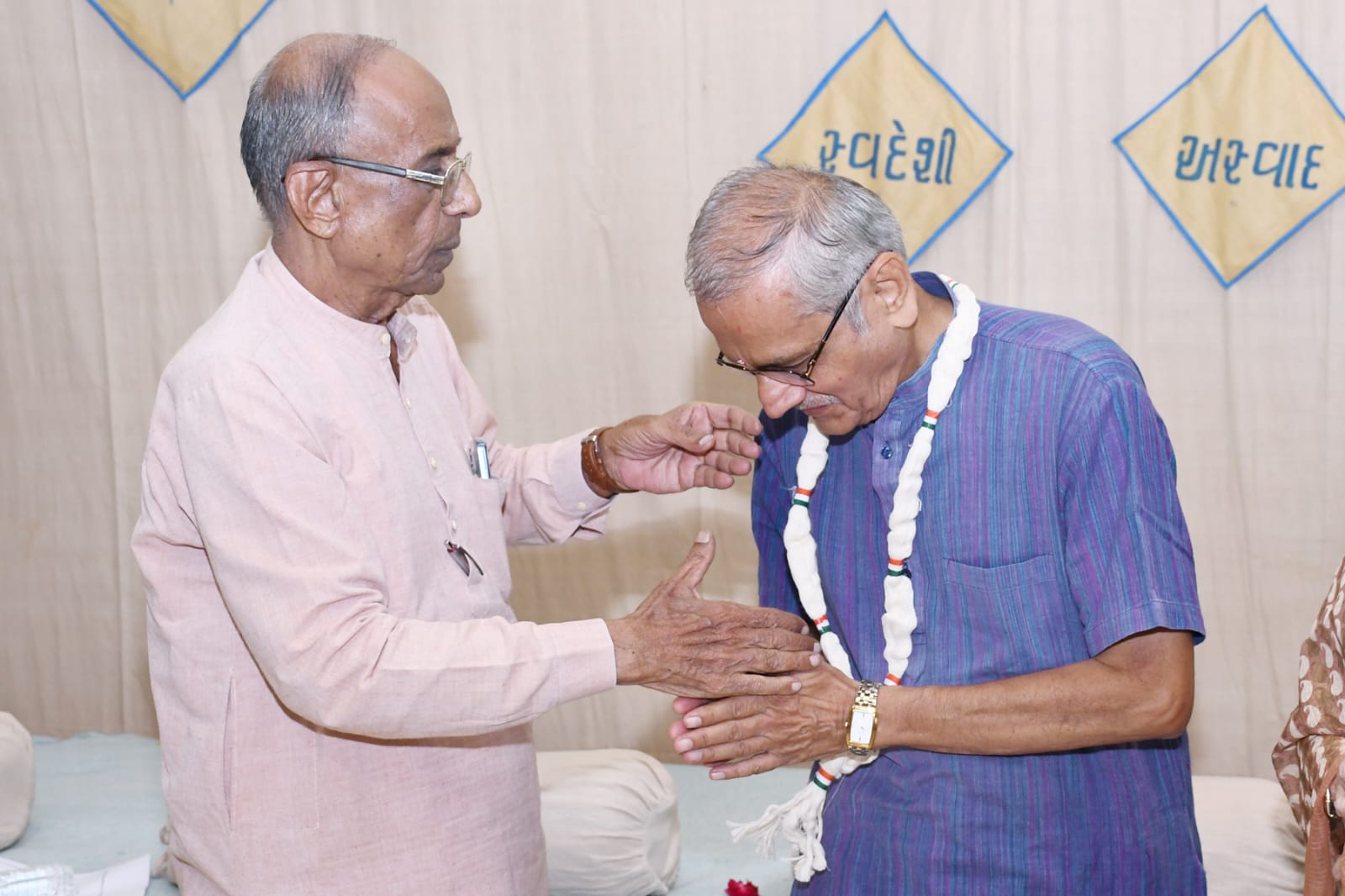 Aajkaal Daily (Desh Pardesh Ni Aajkaal)
