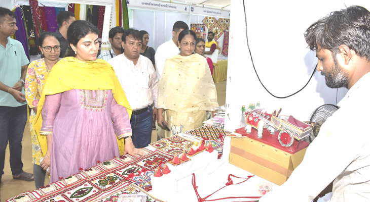 Aajkaal Daily (Desh Pardesh Ni Aajkaal)