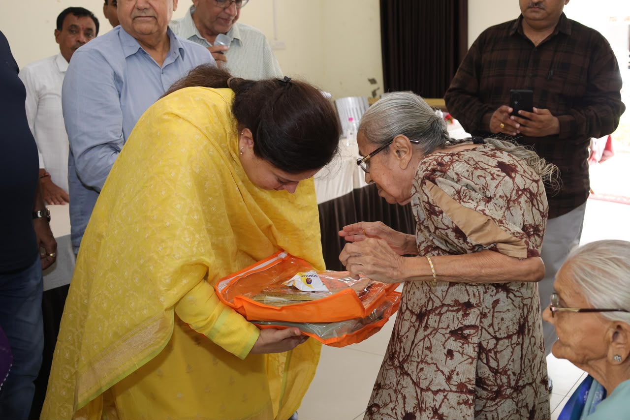 Aajkaal Daily (Desh Pardesh Ni Aajkaal)